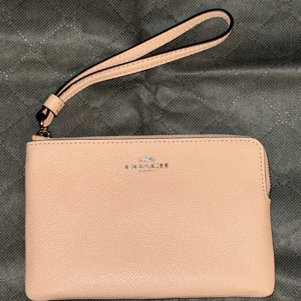 COACH corner zip wristlet blush silver hardware cross‎ grain leather new no tags